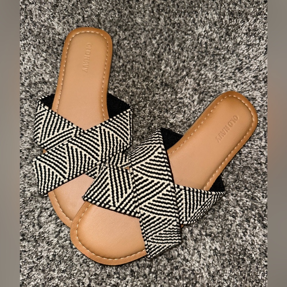 Women’s printed sandals